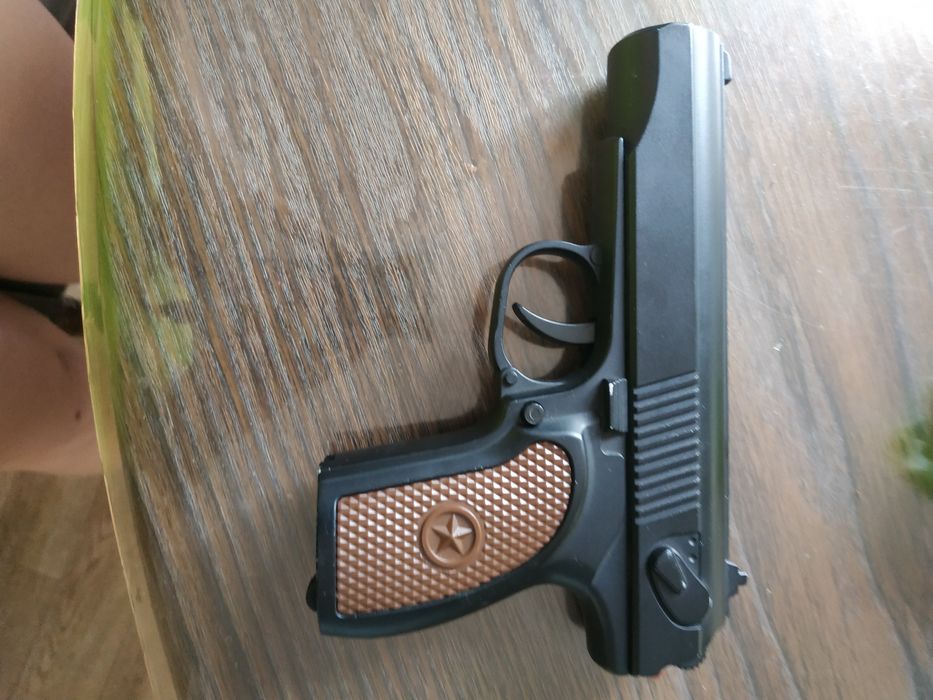 Пистолет игрушечный