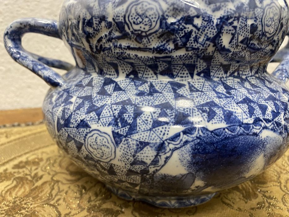 Английска порцеланова кашпа с маркировка