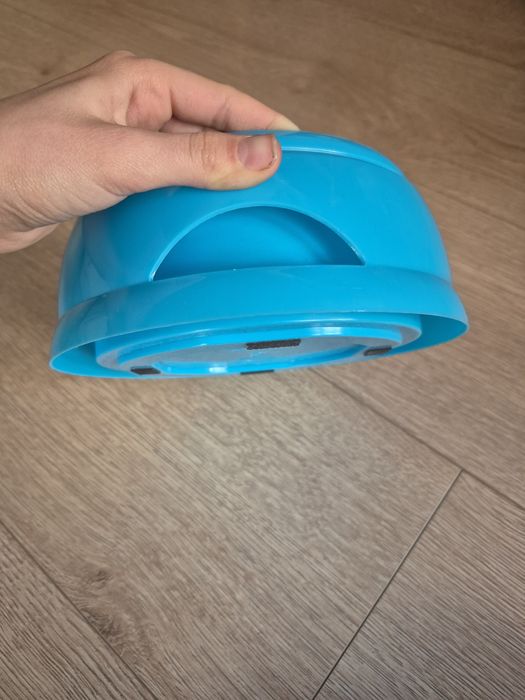 Котешка тоалетна и купички