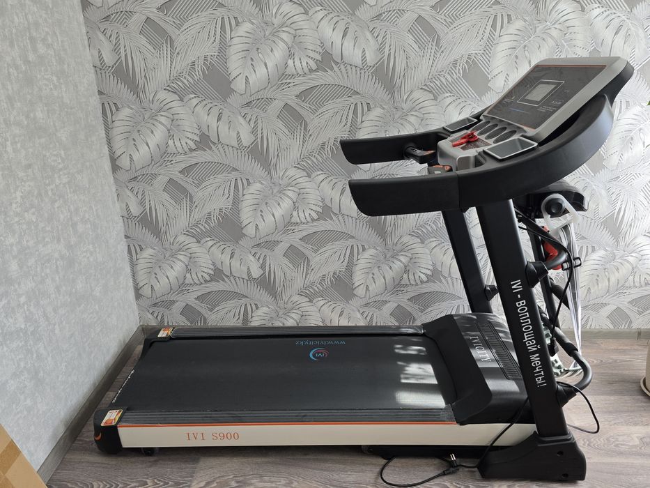 Беговая дорожка IVI S900