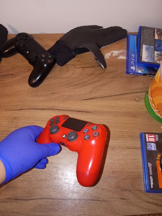 Vând console PS4