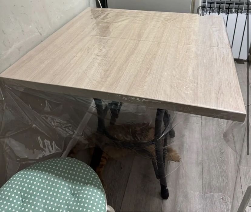 Продам кухонный стол