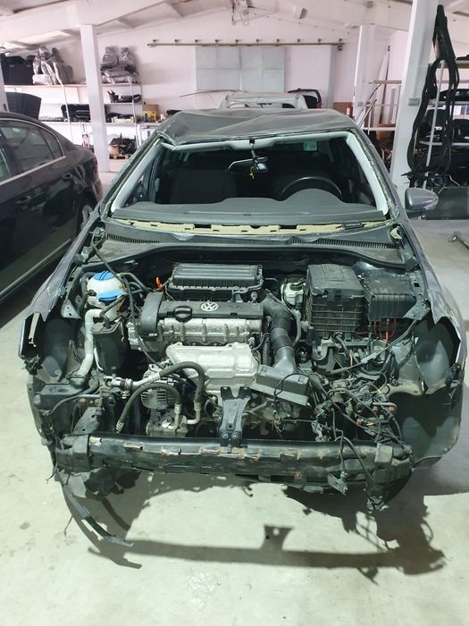Dezmembrez vw golf 6 , 99000km , benzină  1.4 , motor CGGA , cutie LEG