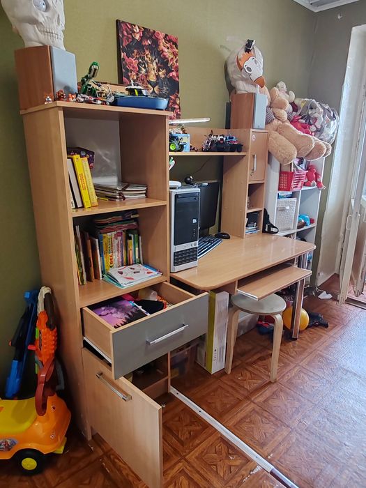 Продам письменный стол