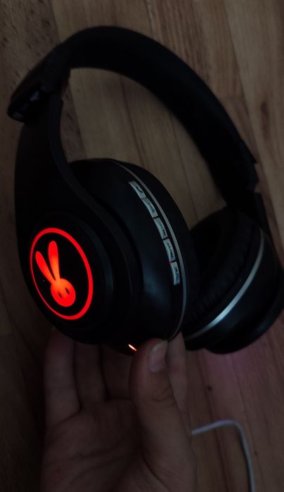 Продам наушники б/у