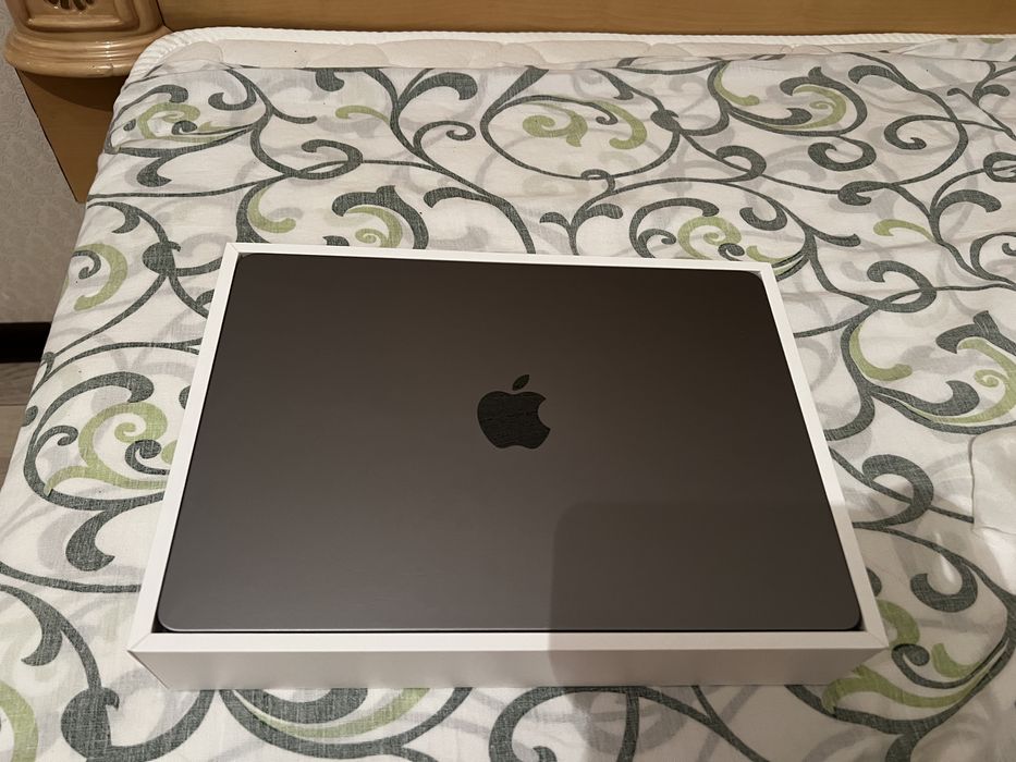 Apple MacBook Air M2 (2024]