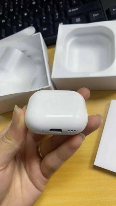 Căști wireless in-ear tip AirPods 4, Bluetooth 5.3, ANC, autonomie 30h