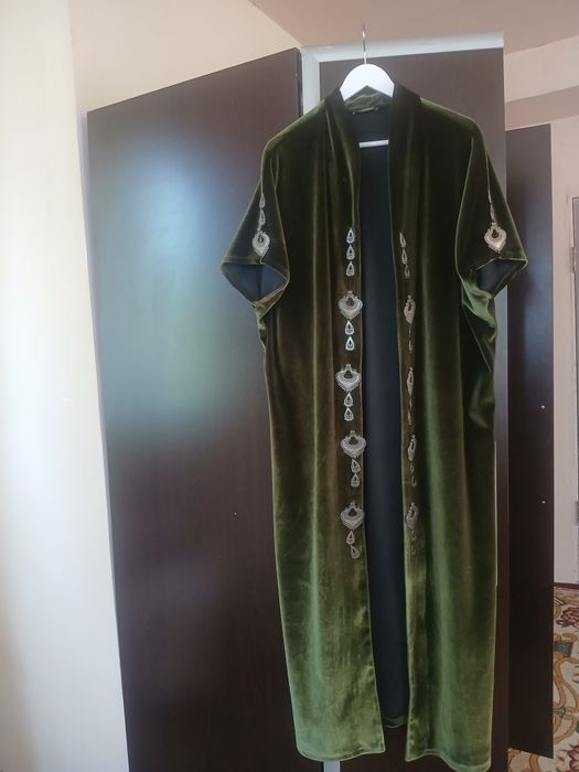 Платье продам красивые