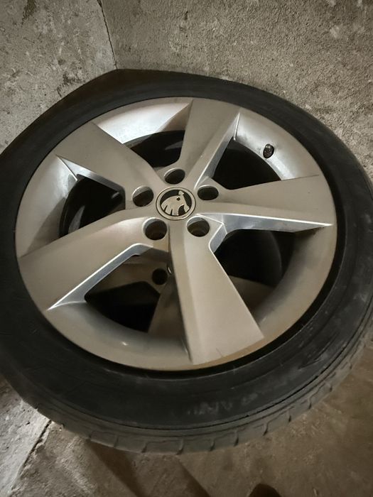 Vând jante cu anvelope Dunlop vară merg pe skoda , vw ,