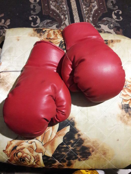 Продавам мъжки боксови ръкавици