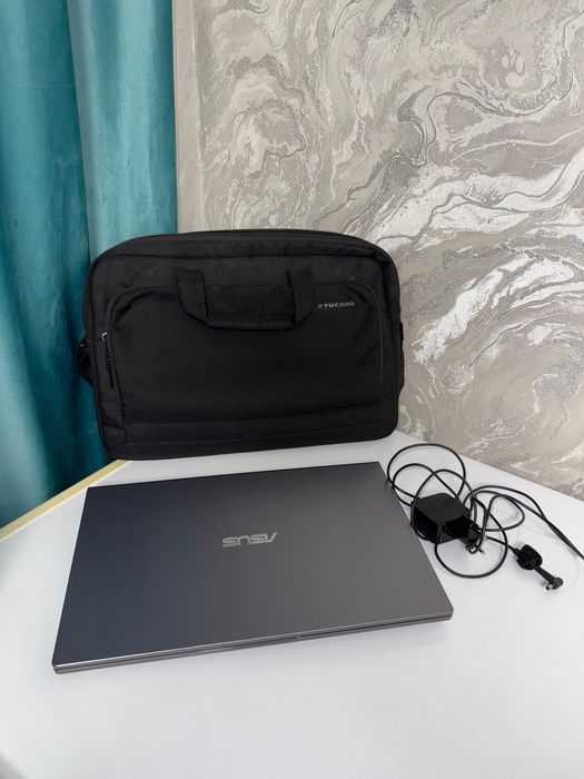 Ноутбук Asus в идельном состояний