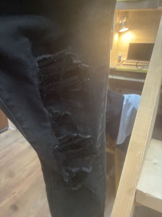 Blugi cu pietricele skinny