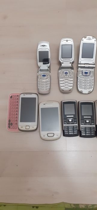 Telefoane cu taste Samsung