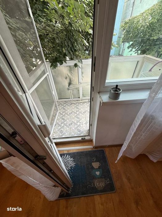 Apartament de vanzare, semidecomandat, 3 camere, et 1, Brazda