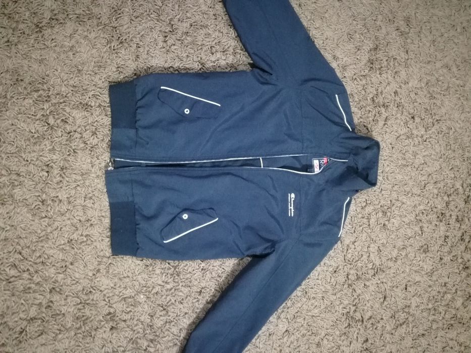 Vând geaca champion baieti