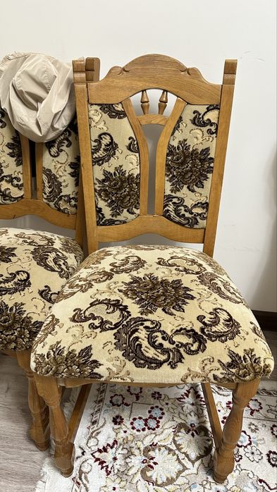 Стол и 10 стульев