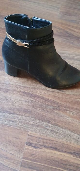 Продается полуботинки осенние