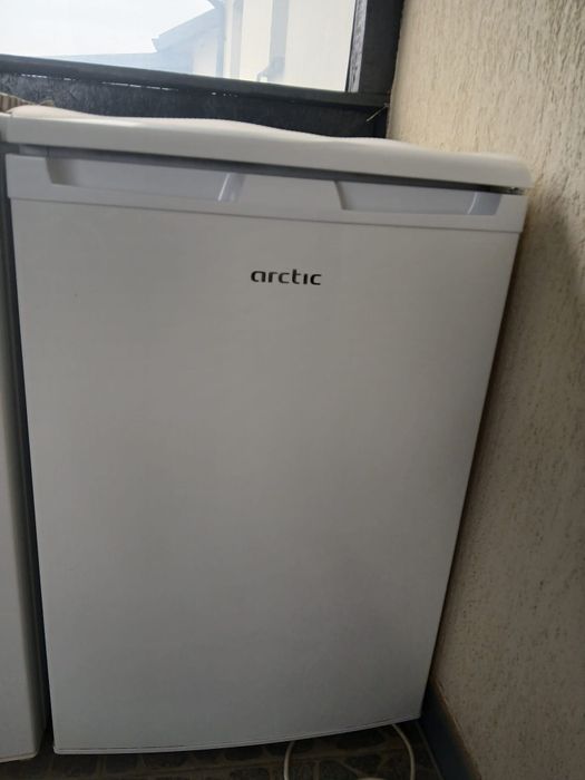 Vând frigider Arctic 120litri an fabricație.2023