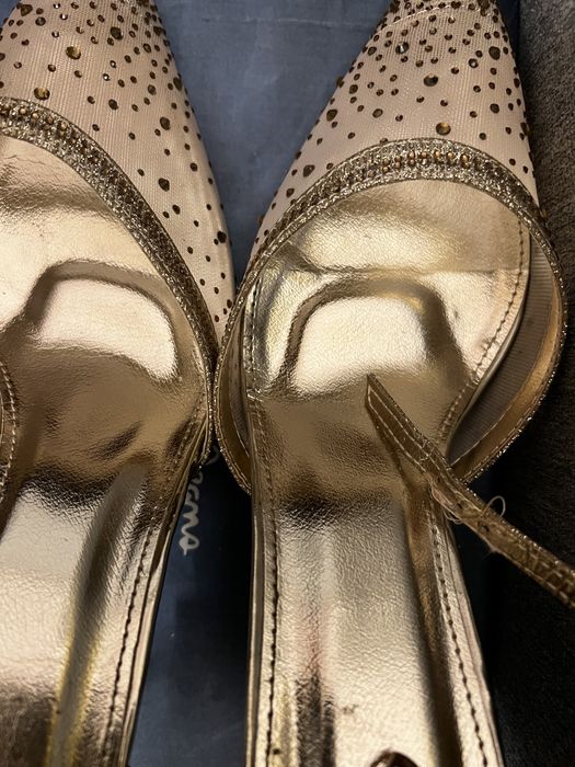 Pantofi cu toc in stare perfecta purtati o data