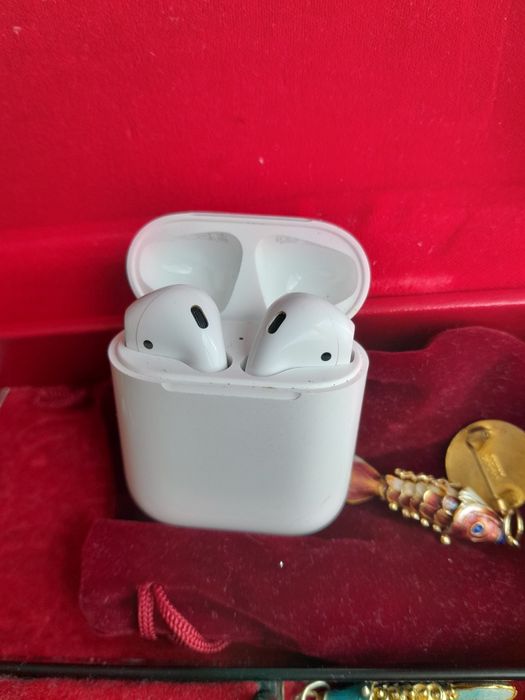 Apple слушалки различни