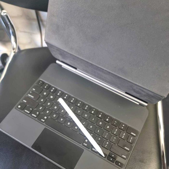 Таблет Apple iPad Pro 6th Gen, A2436 – като нов + Apple Pencil и калъф