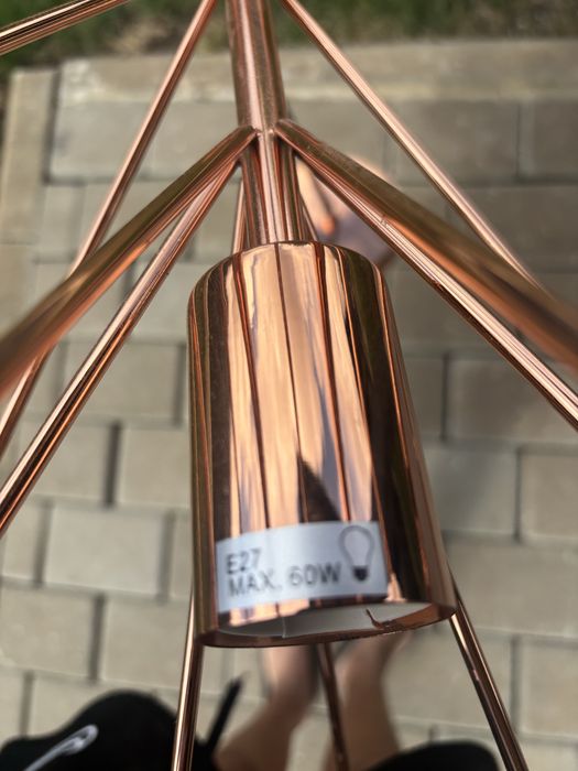 Lustră aurie forma diamant