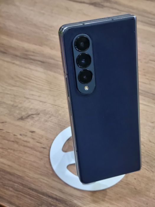 Продается Samsung Fold 4 в отличном состоянии