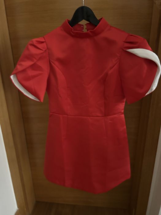 Червена стилна рокля