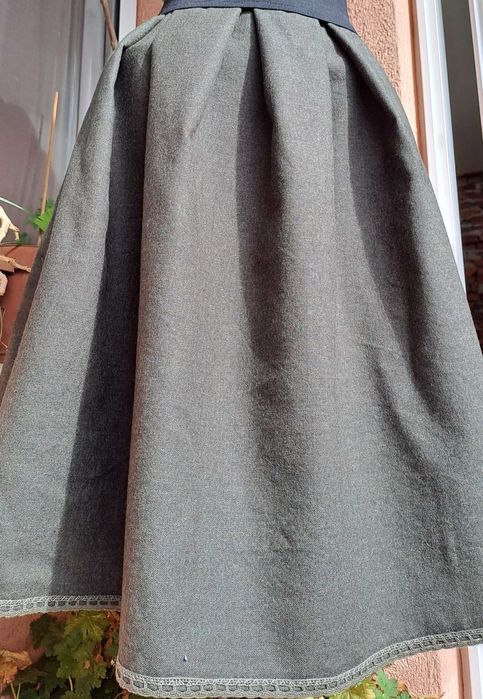 Нова,вълнена пола,р-р С/М и Л/ХЛ+подарък