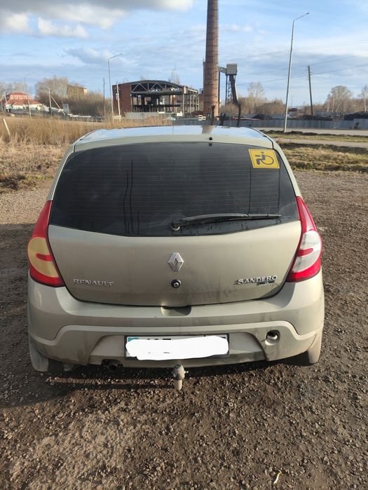 Продаю Рено Сандеро