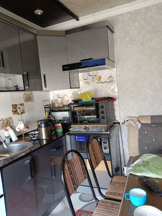 Uy sotiladi 10 sotix hovlisi bor yevro remont