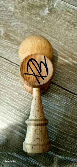 kendama Jacob acrobat semnată de XREMUS