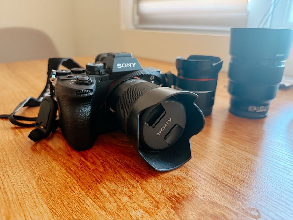 Продавам фотоапарат Sony A7IV и обективи