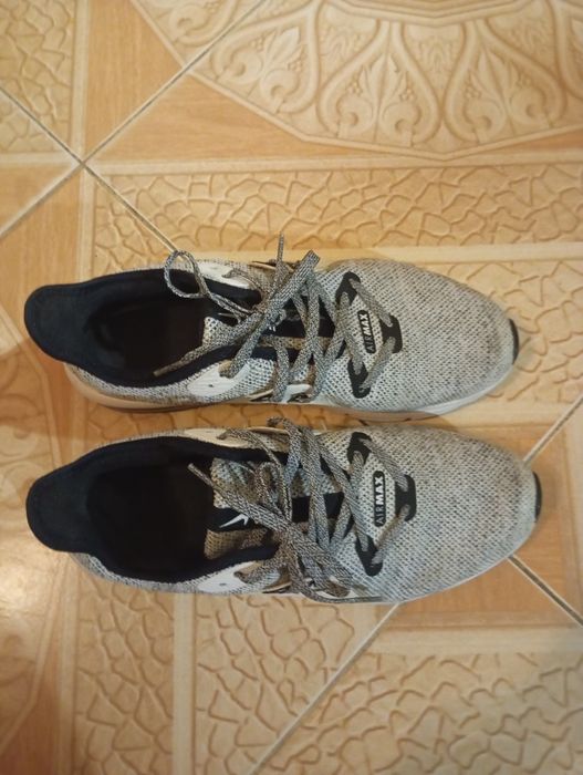 Маратонки Nike  39 номер