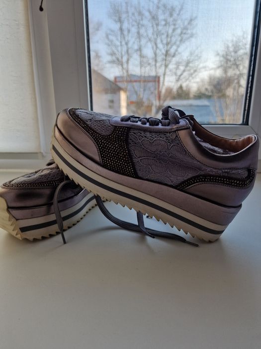 Продам крассовки