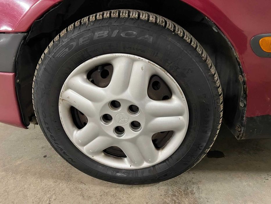 Продавам Тойота Авенсис 1.6