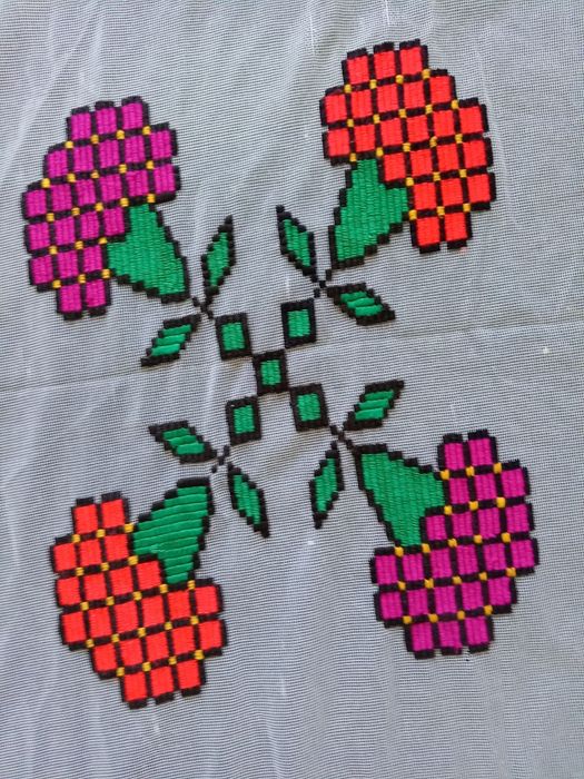 Fețe de masa cusute la mâna