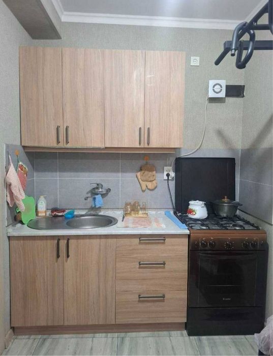 Чиланзар 2 квартал Продам 2/3/4 Кирпич Балкон 2/6. 50квадратов