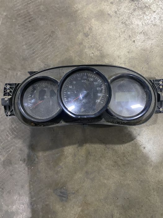 Централна конзола, километраж и др Dacia Dokker