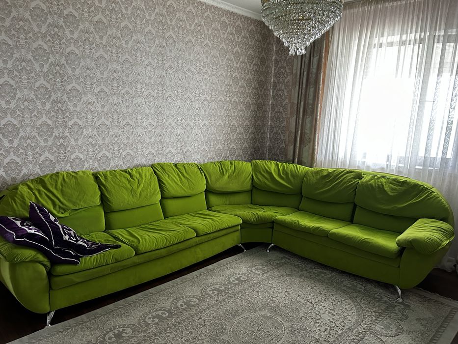 Диван с креслом.