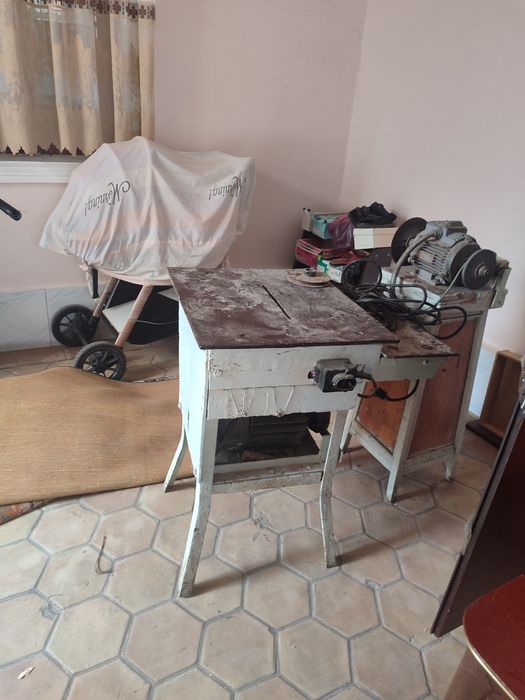 Taxta kesadigan stanok.