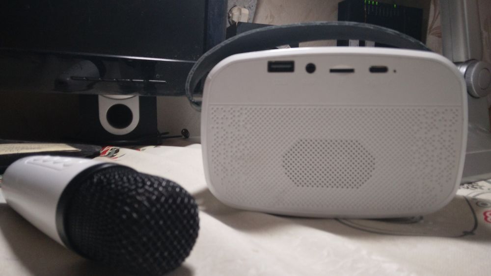 Микрофон с колонкой