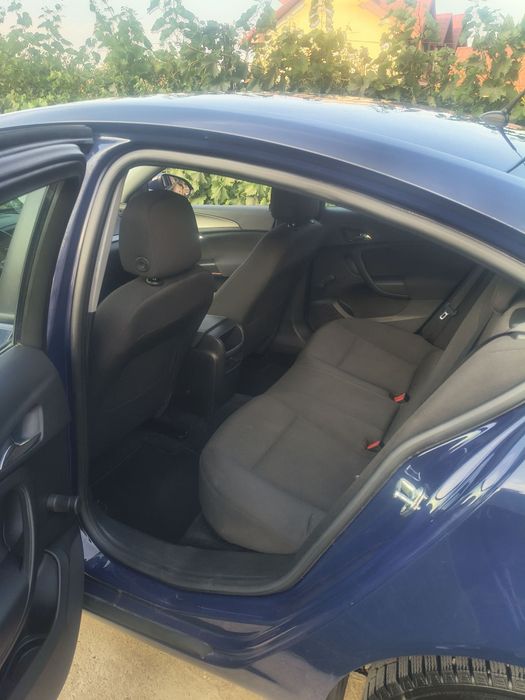 Opel Insignia 1,6 benzina