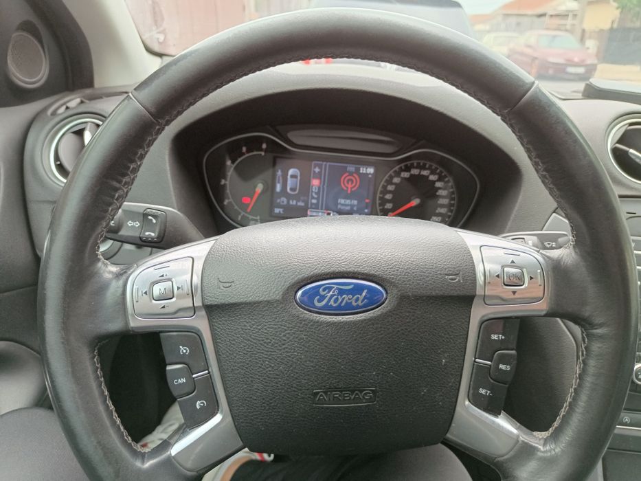 Vând Ford Mondeo