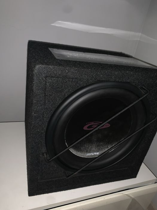 Vand Subwoffer Alipine 800W + Statie Alpine