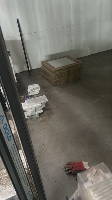 Ламинат бело-серого цвета