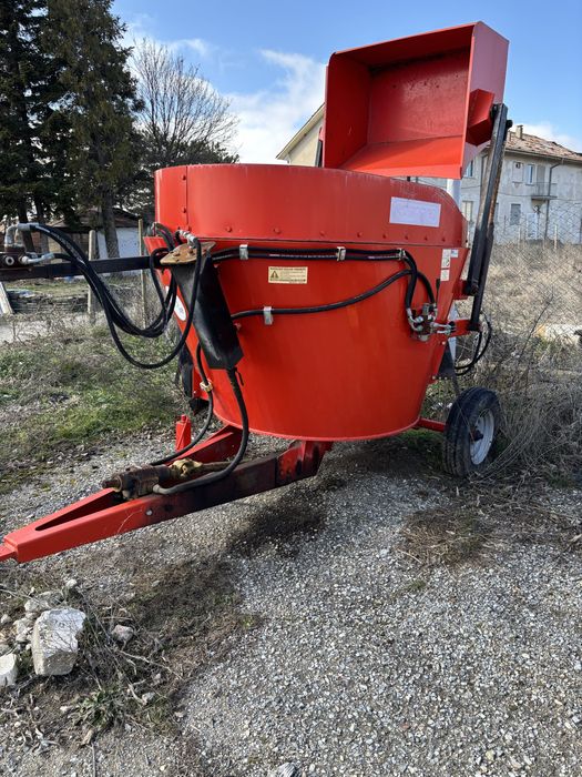 Фуражораздаващо ремарке