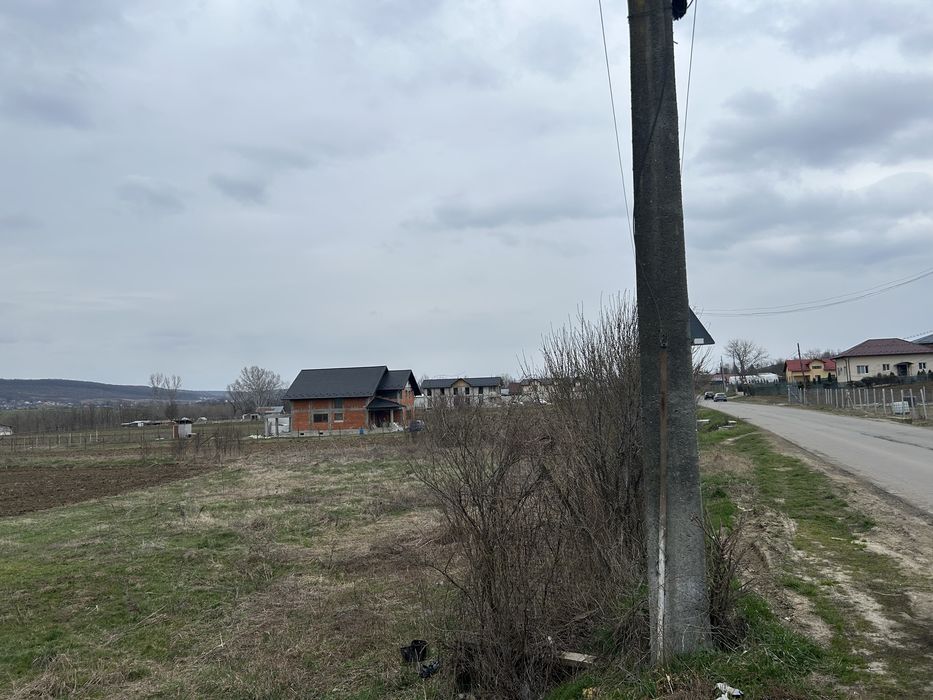 Vand teren intravilan 650m2