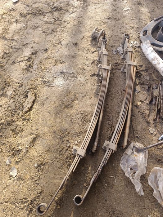 Продам буушные рессоры на Л200