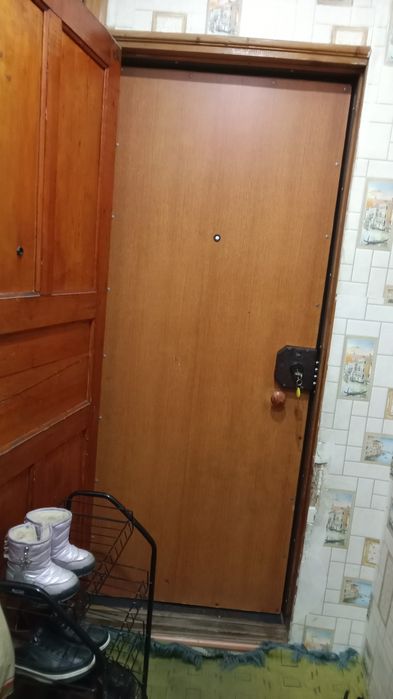 Продам железную дверь